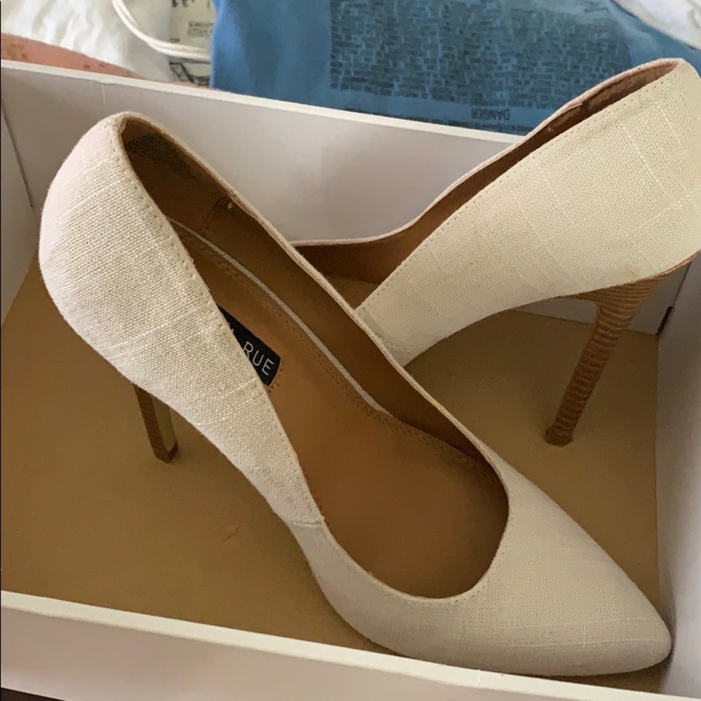 Beige/ light tan pumps